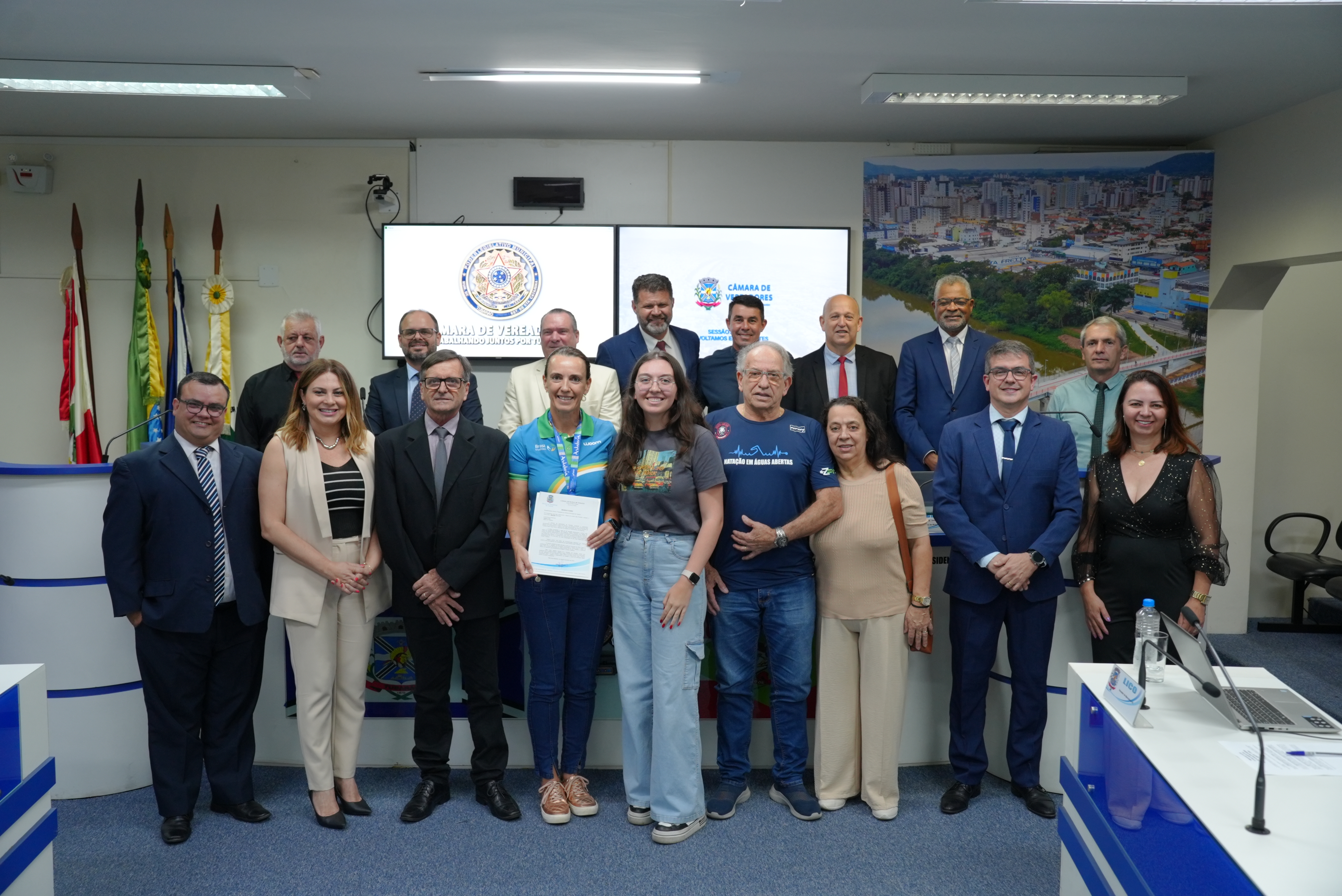 Entrega de Moção de Cumprimentos a atleta de Triathlon Tatiane Leal